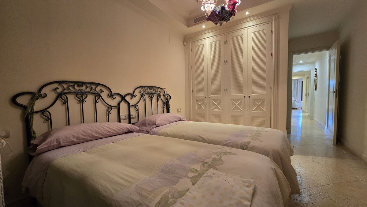 3 Bed Middle Floor Apartment in Estepona
