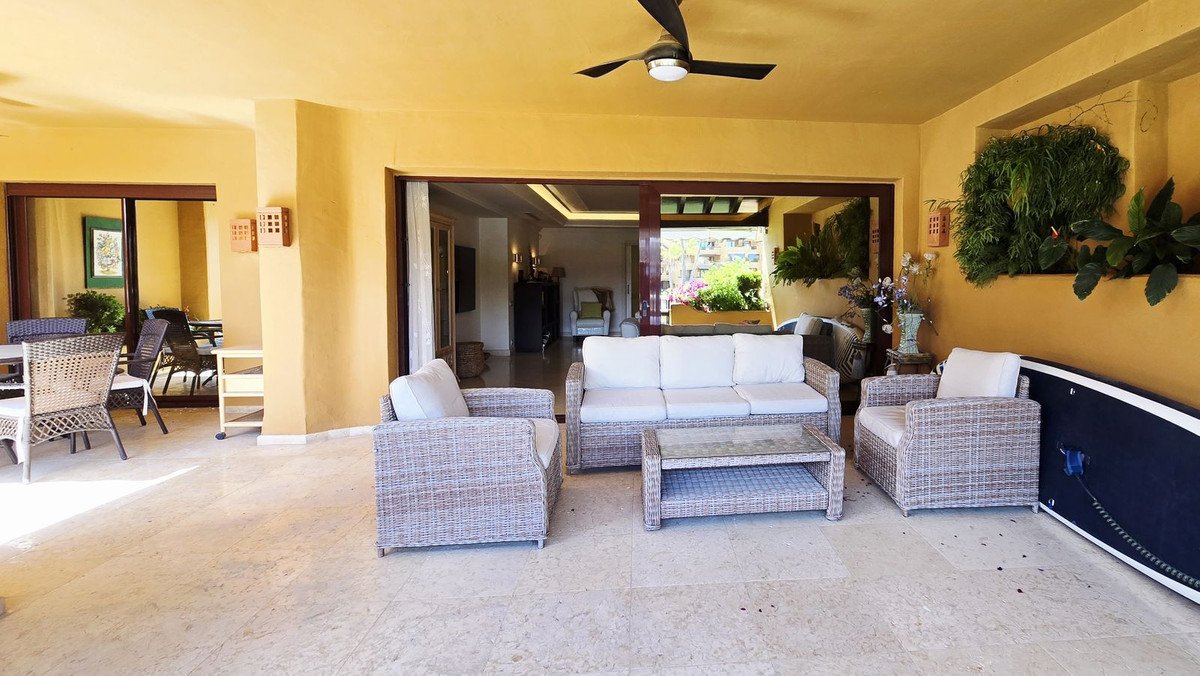 3 Bed Middle Floor Apartment in Estepona