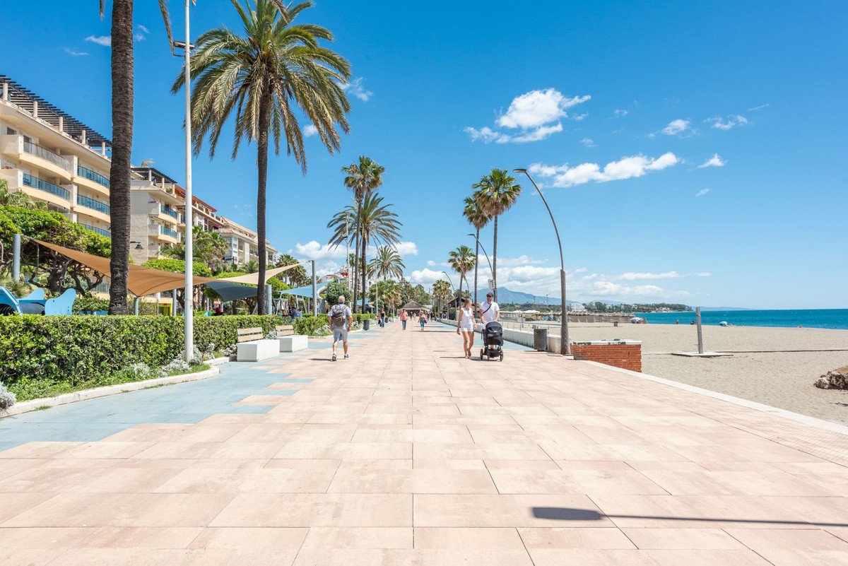1 Bed Top Floor Apartment in Estepona