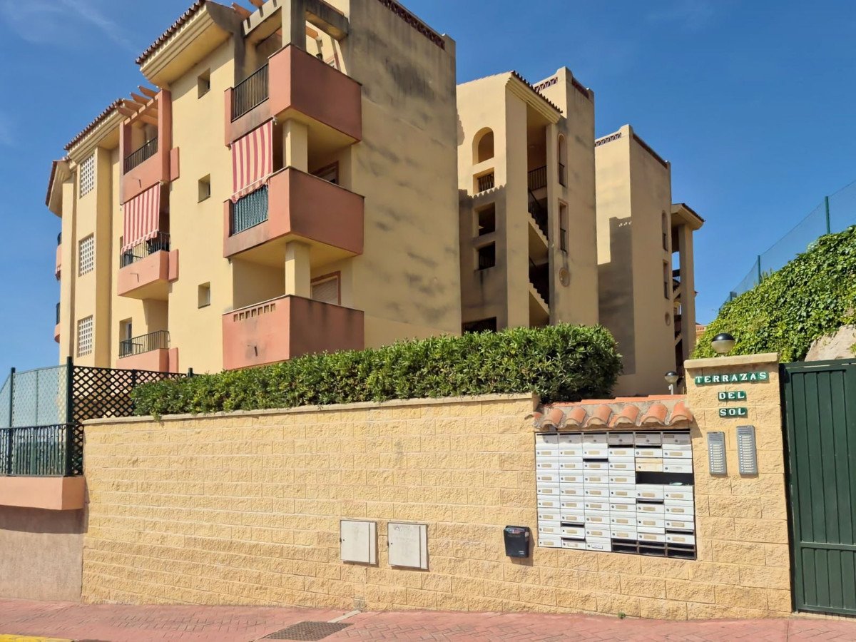 2 Bed Top Floor Apartment in Riviera del Sol