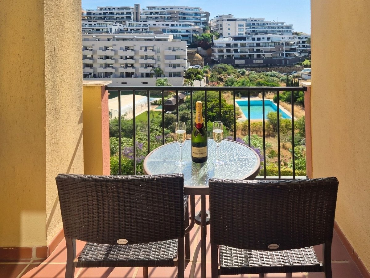 2 Bed Top Floor Apartment in Riviera del Sol
