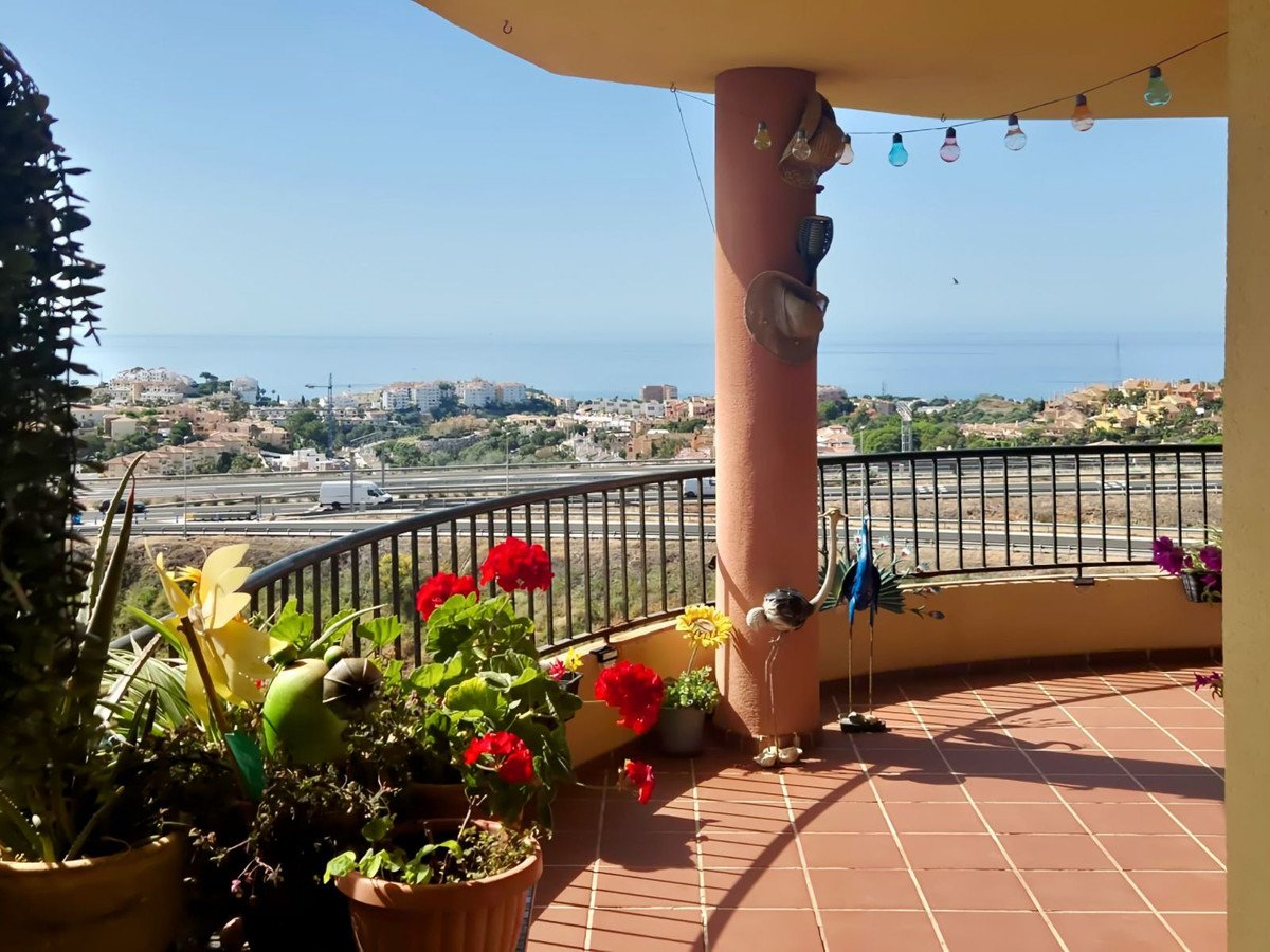 2 Bed Top Floor Apartment in Riviera del Sol