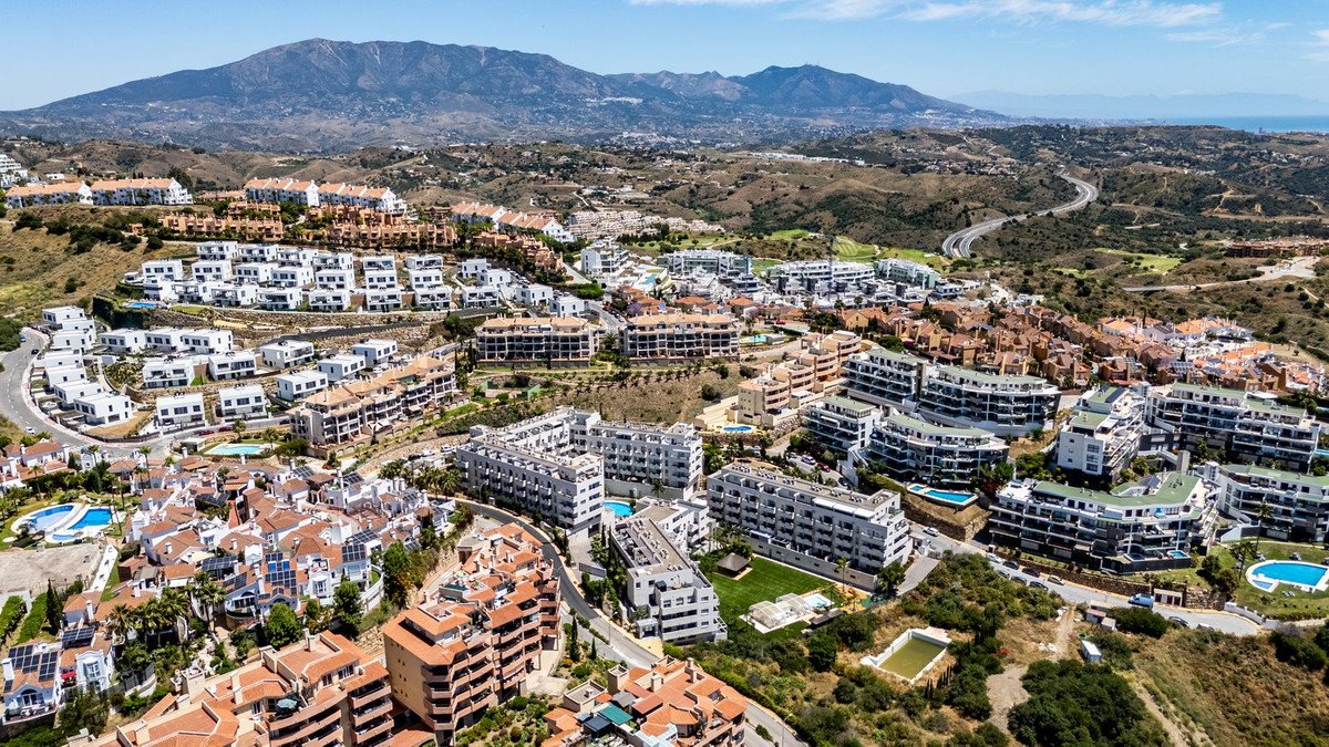 3 Bed Middle Floor Apartment in Riviera del Sol