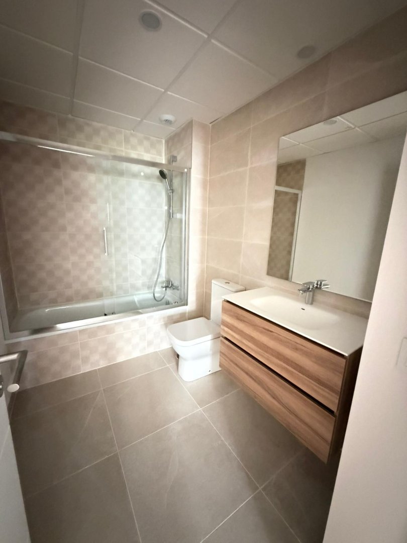 2 Bed Middle Floor Apartment in Estepona