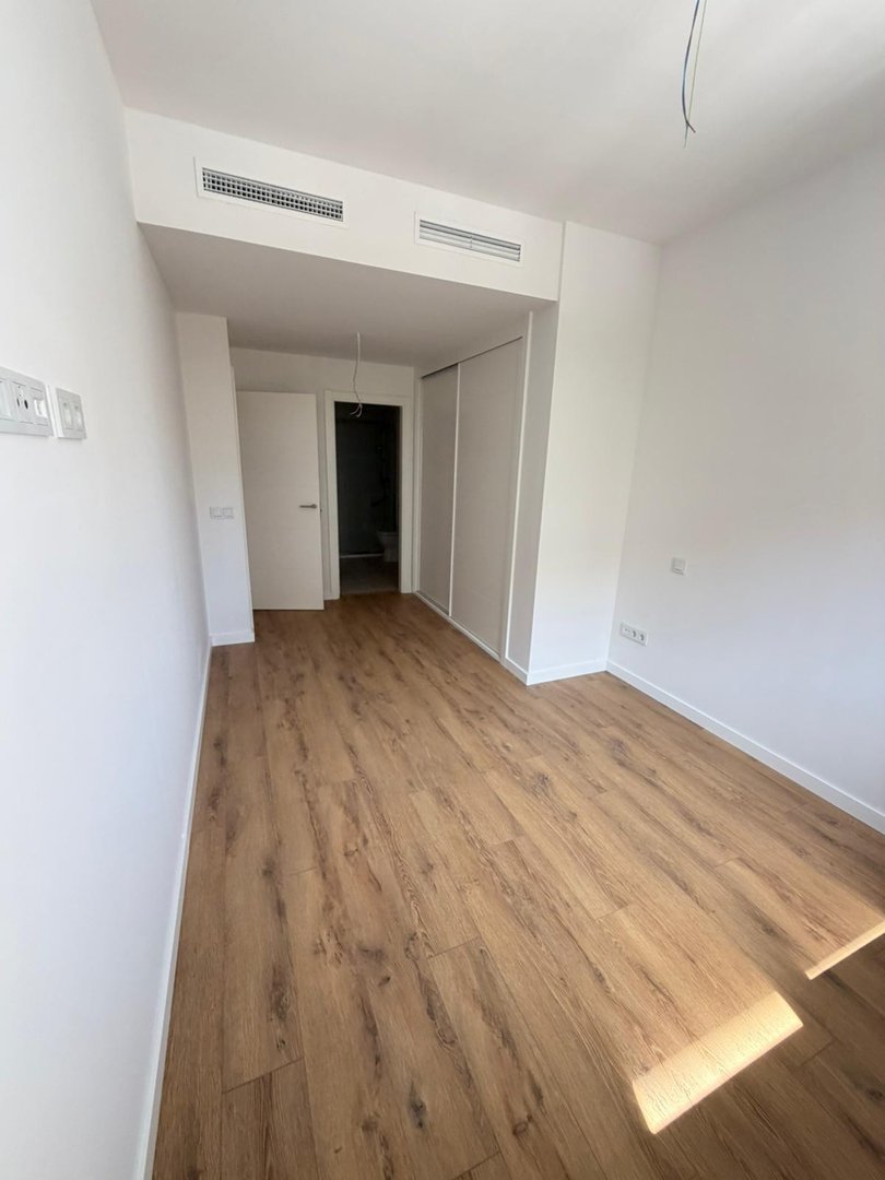 2 Bed Middle Floor Apartment in Estepona