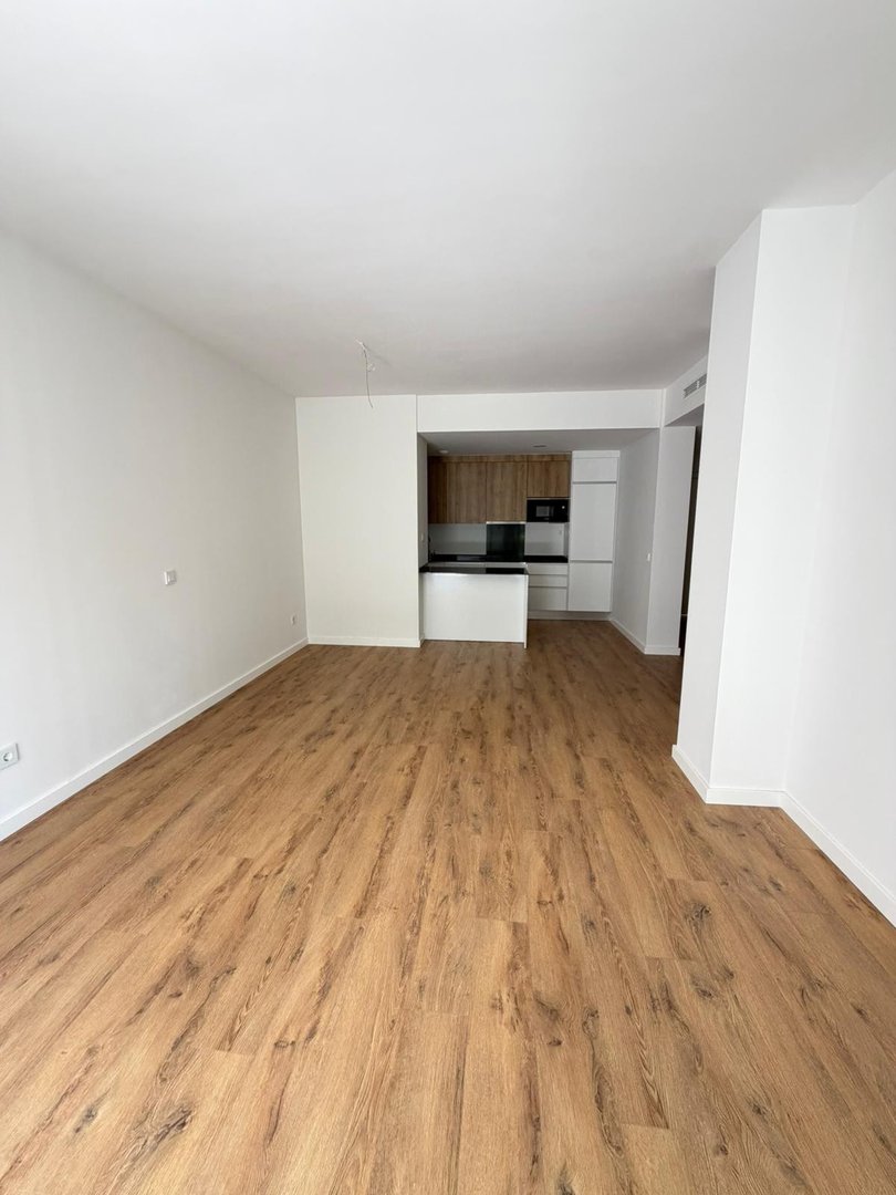 2 Bed Middle Floor Apartment in Estepona