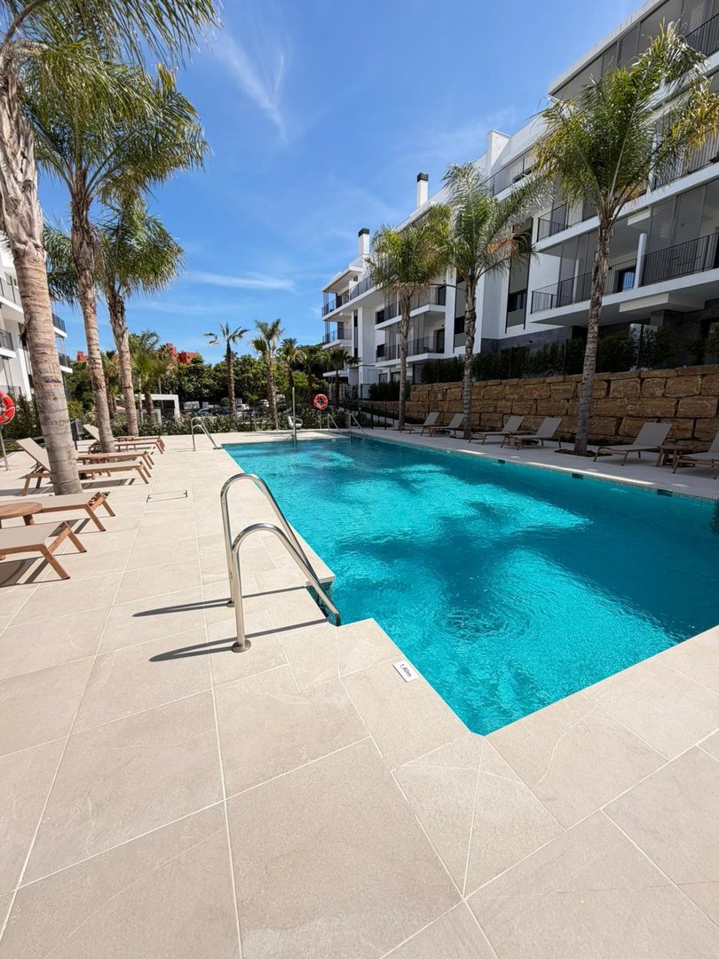 2 Bed Middle Floor Apartment in Estepona