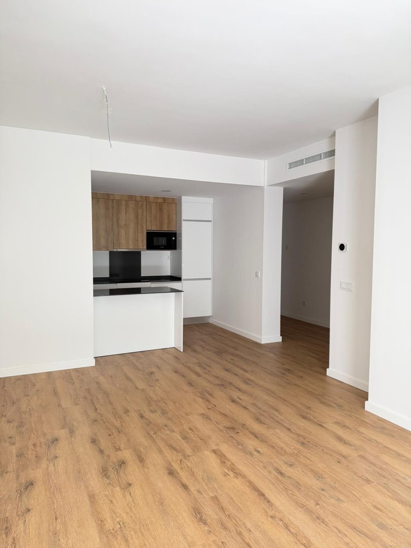2 Bed Middle Floor Apartment in Estepona