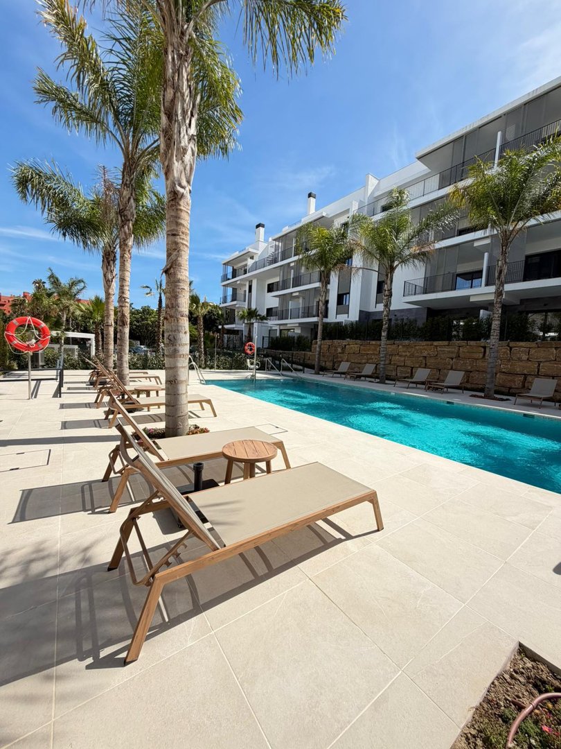 2 Bed Middle Floor Apartment in Estepona