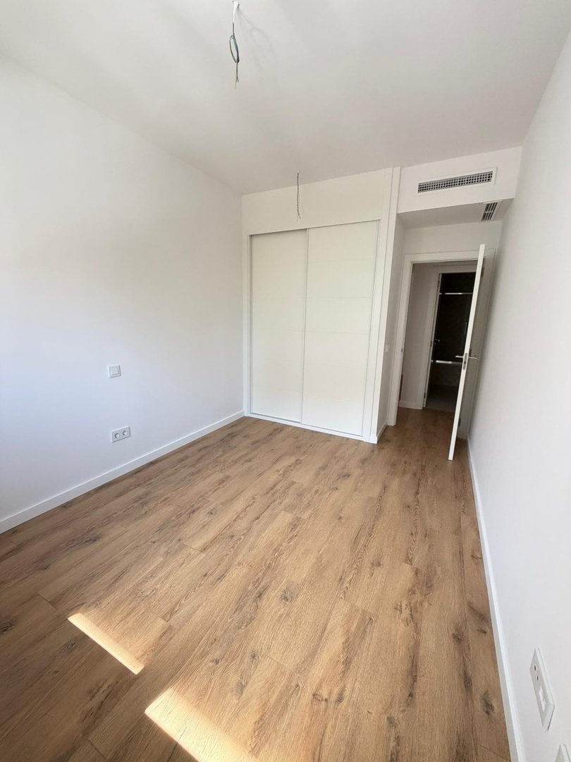 2 Bed Middle Floor Apartment in Estepona