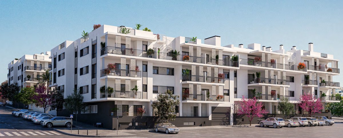 2 Bed Middle Floor Apartment in Estepona