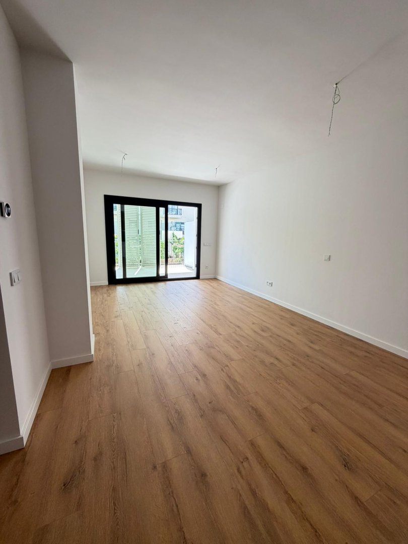 2 Bed Middle Floor Apartment in Estepona