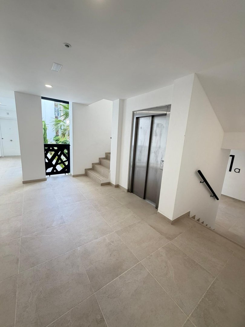2 Bed Middle Floor Apartment in Estepona