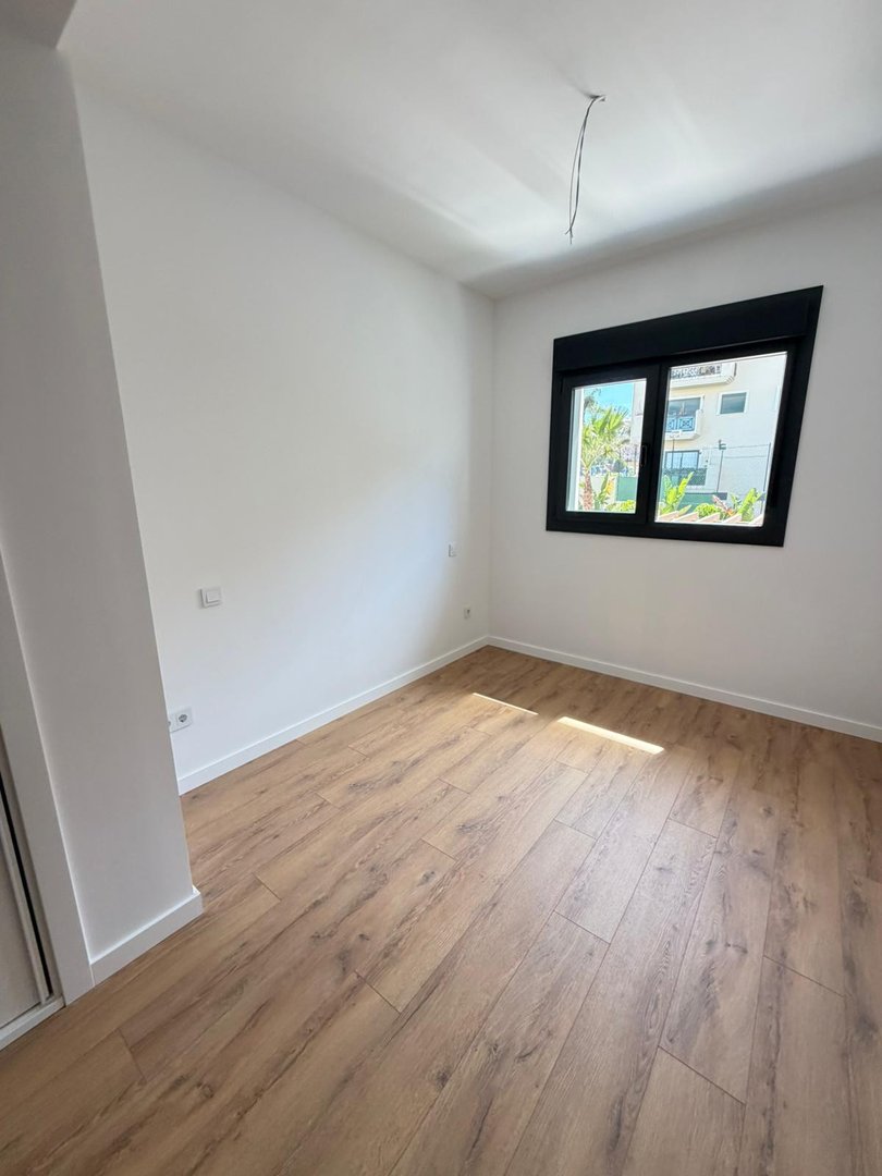 2 Bed Middle Floor Apartment in Estepona