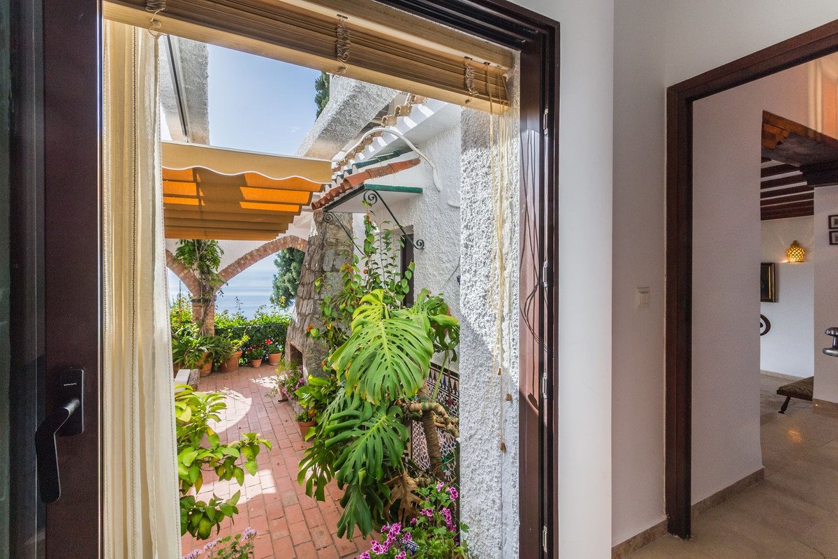 3 Bed Detached Villa in Almuñecar
