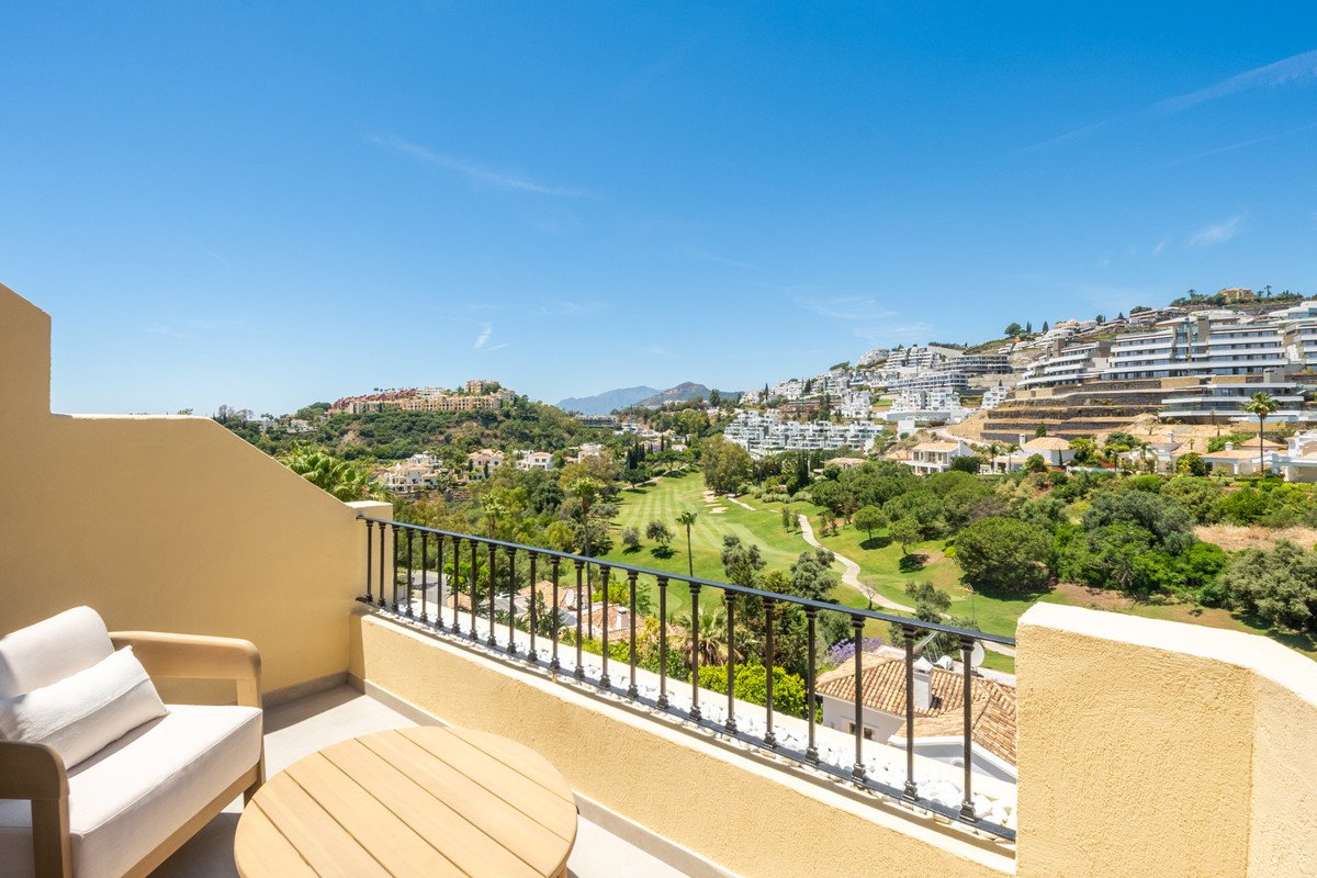3 Bed Duplex in Benahavís