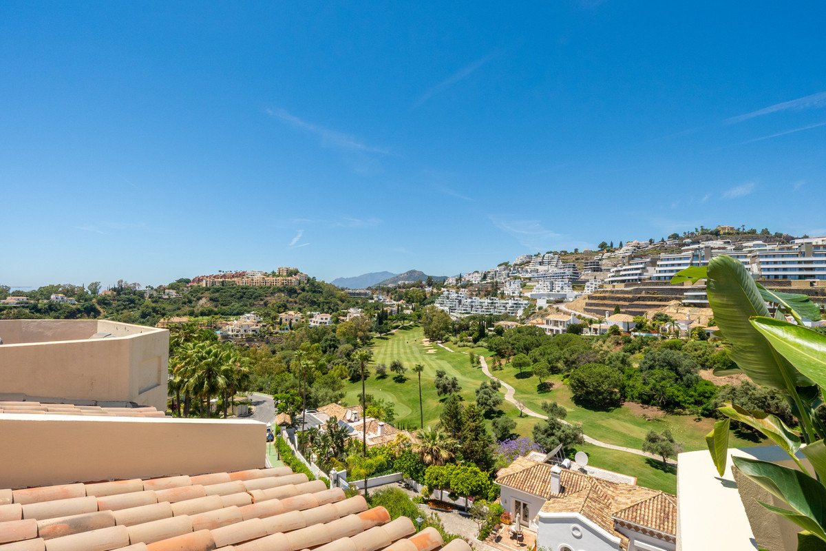 3 Bed Duplex in Benahavís