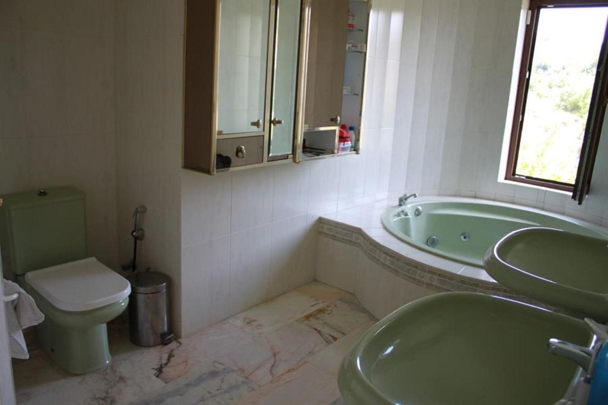 4 Bed Detached Villa in La Herradura