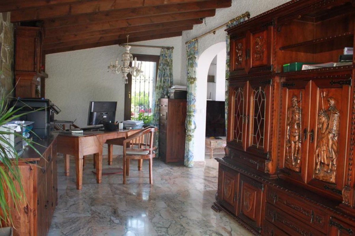 4 Bed Detached Villa in La Herradura