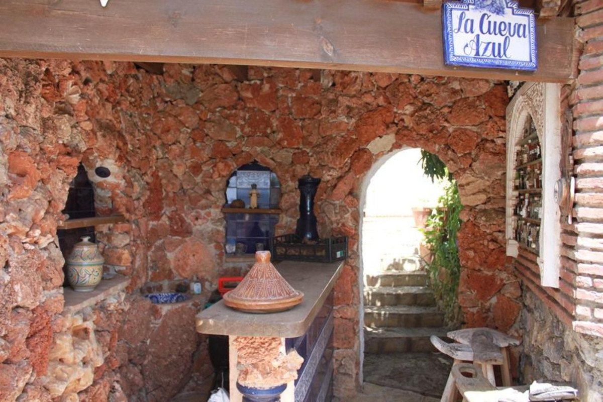 4 Bed Detached Villa in La Herradura