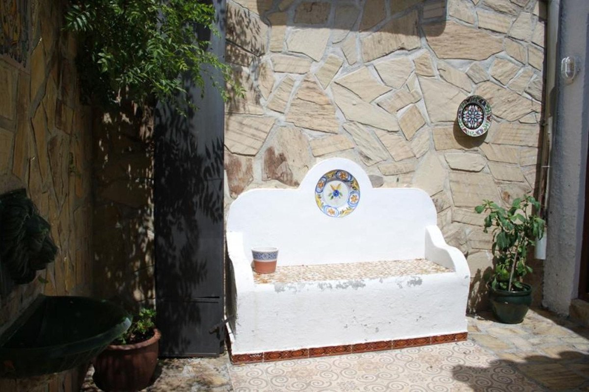 4 Bed Detached Villa in La Herradura