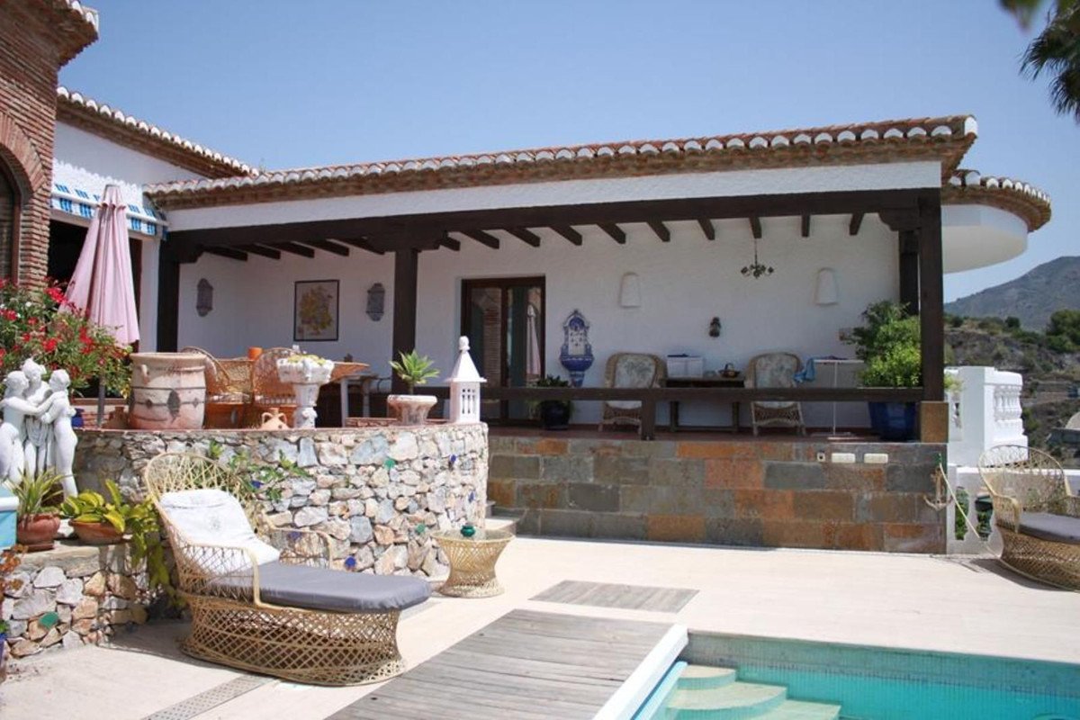 4 Bed Detached Villa in La Herradura