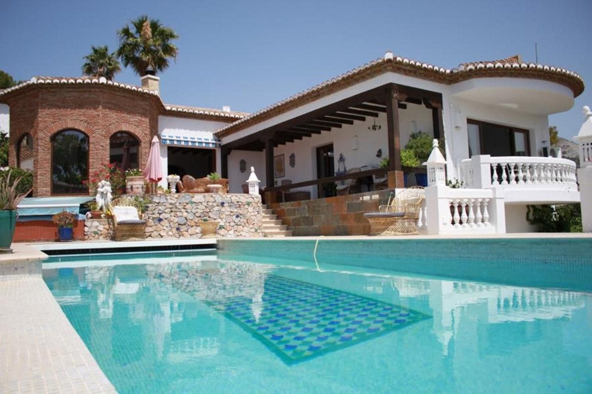 4 Bed Detached Villa in La Herradura