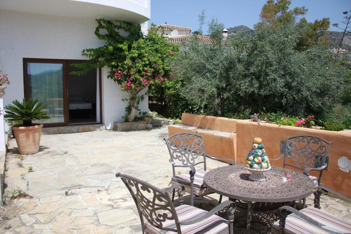 4 Bed Detached Villa in La Herradura