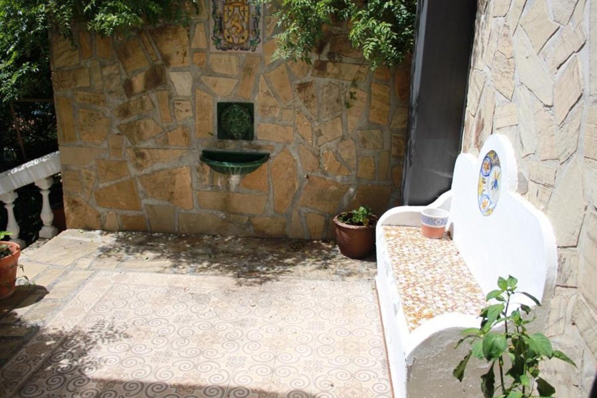 4 Bed Detached Villa in La Herradura