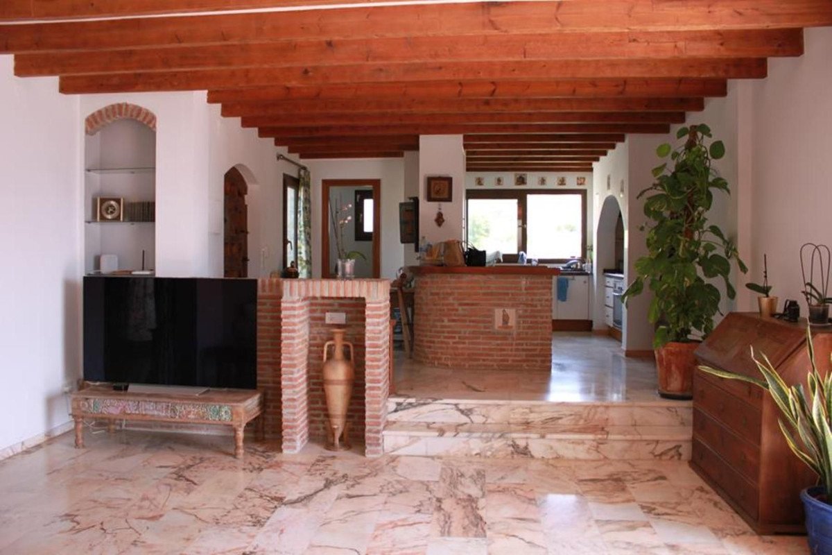 4 Bed Detached Villa in La Herradura