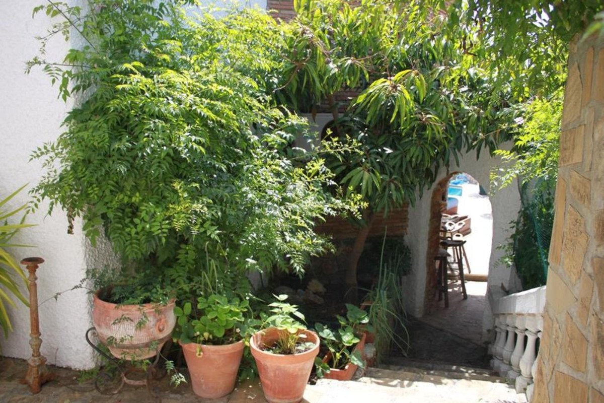 4 Bed Detached Villa in La Herradura
