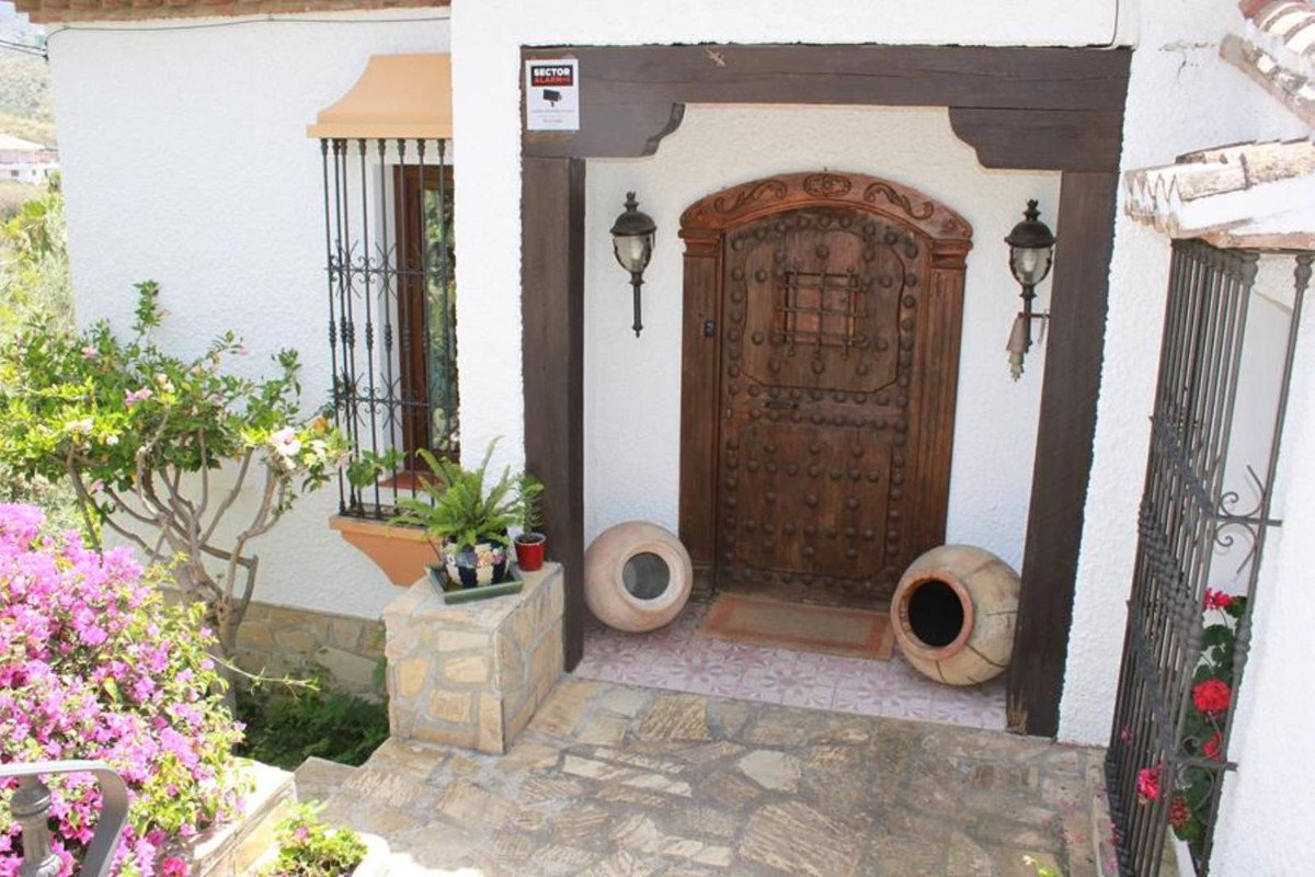 4 Bed Detached Villa in La Herradura