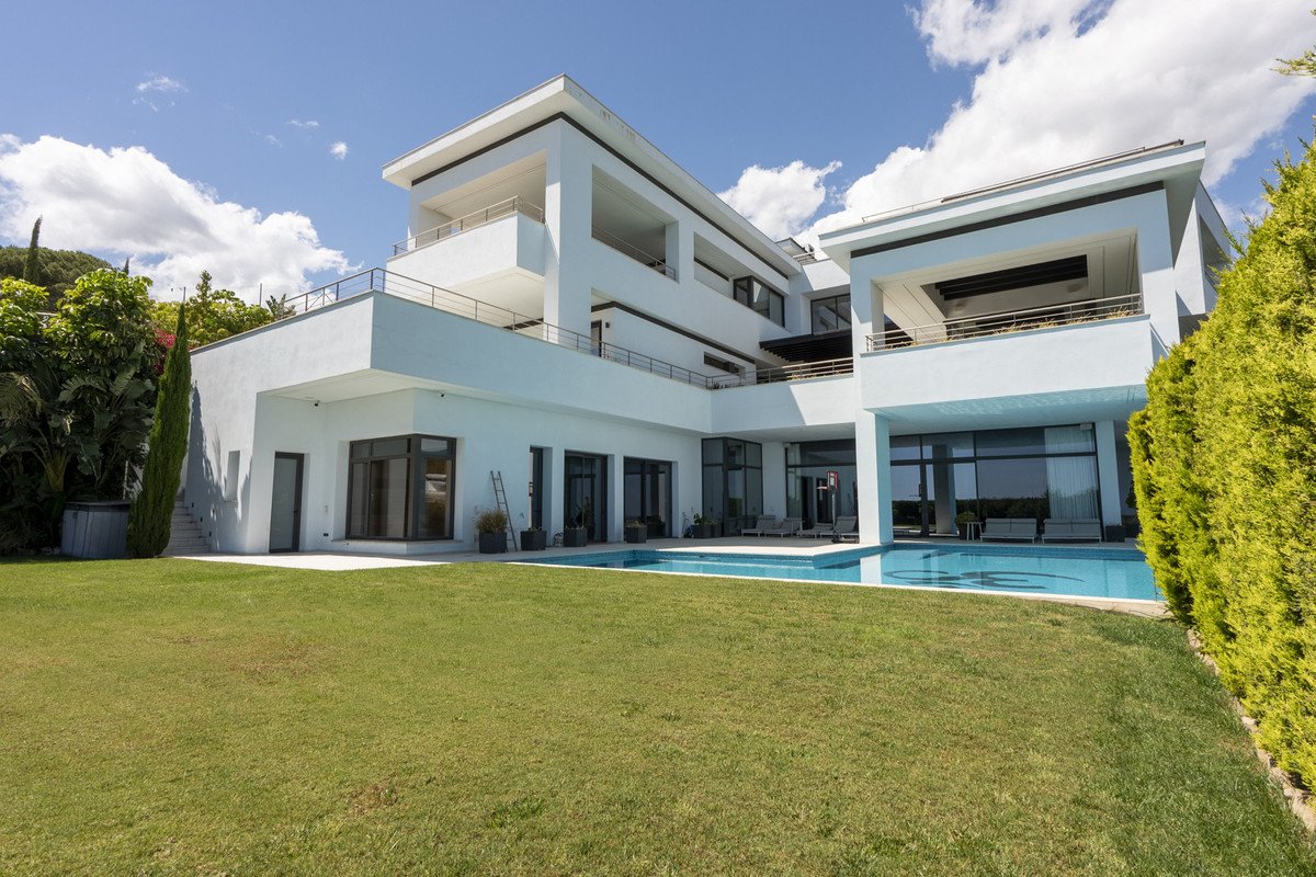 12 Bed Detached Villa in Benahavís