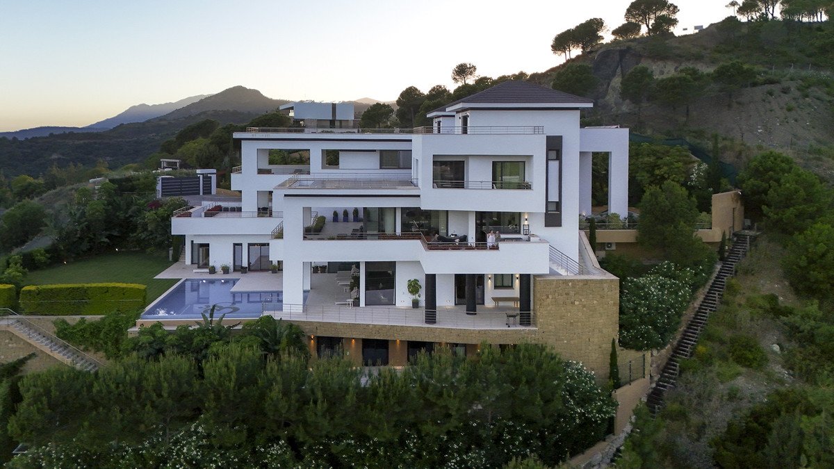 12 Bed Detached Villa in Benahavís