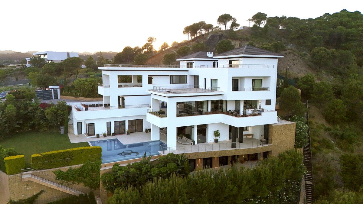 12 Bed Detached Villa in Benahavís
