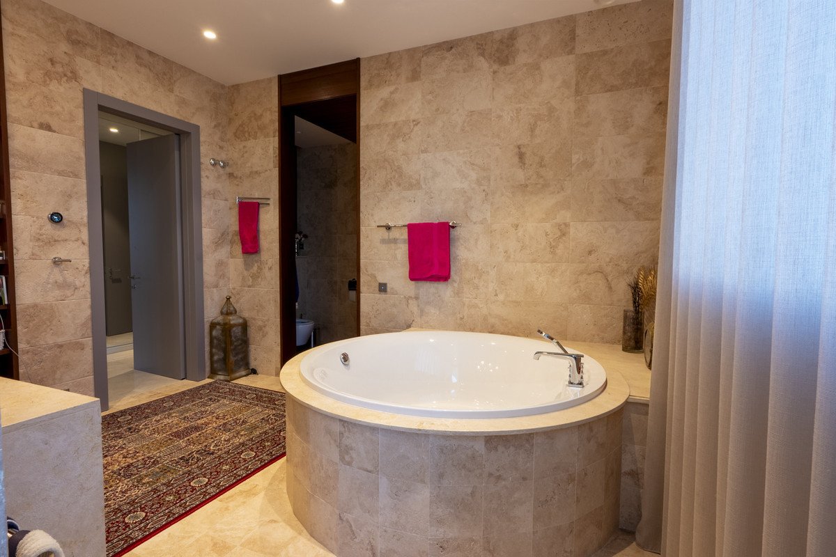 12 Bed Detached Villa in Benahavís