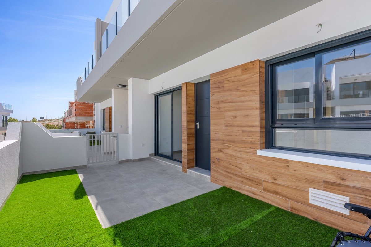 2 Bed Ground Floor Apartment in San Miguel