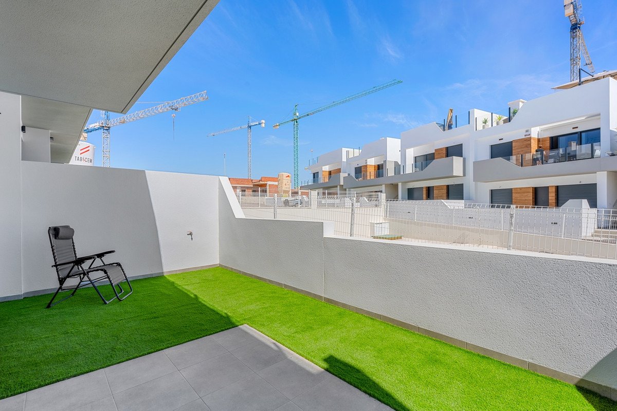 2 Bed Ground Floor Apartment in San Miguel