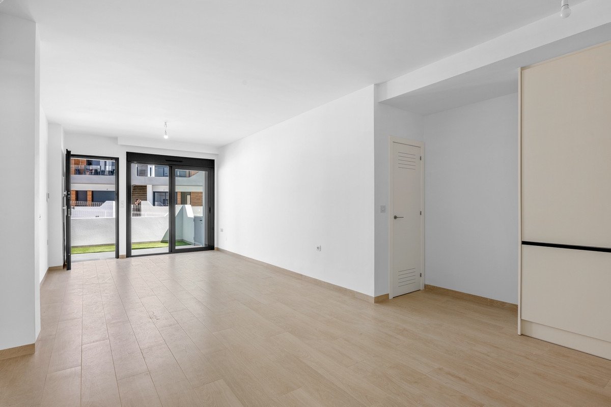 2 Bed Ground Floor Apartment in San Miguel