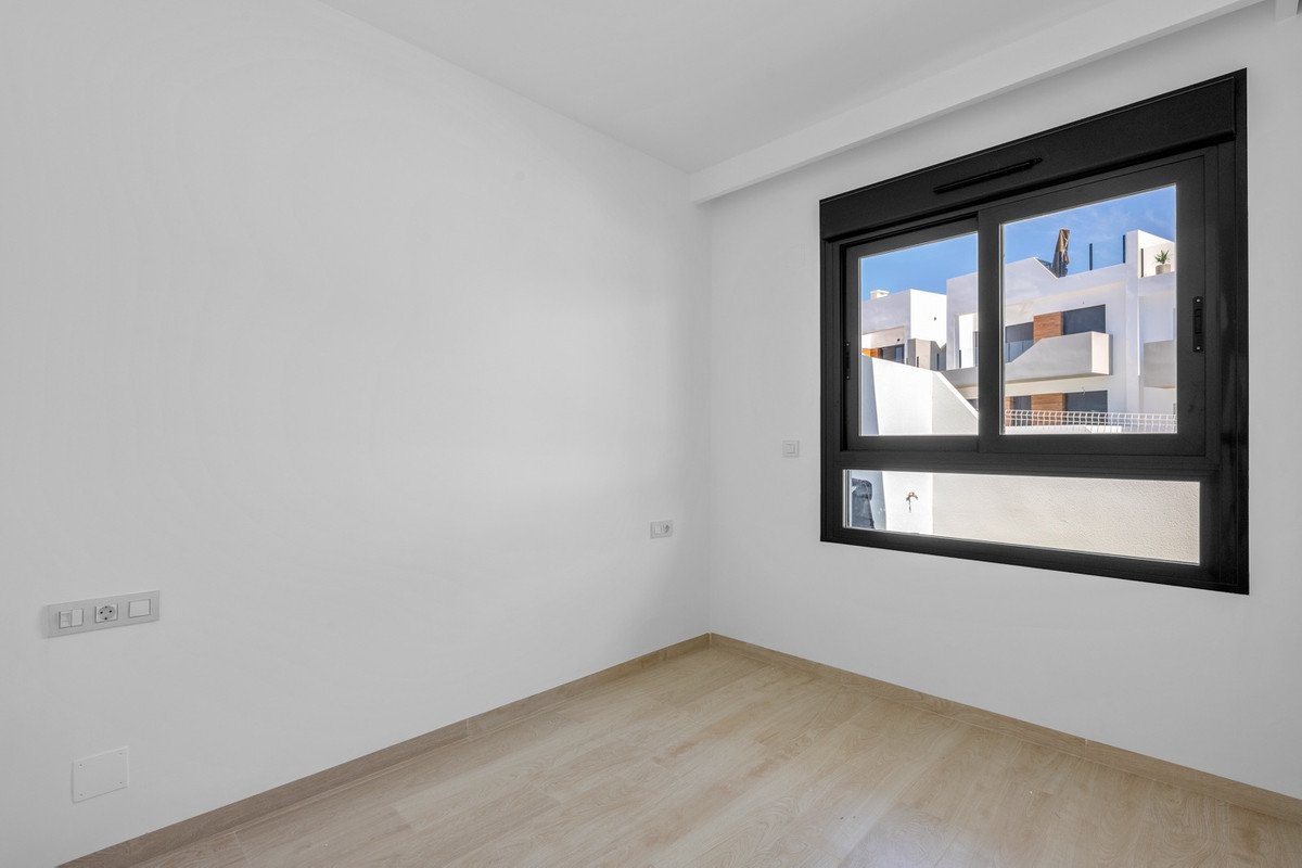 2 Bed Ground Floor Apartment in San Miguel