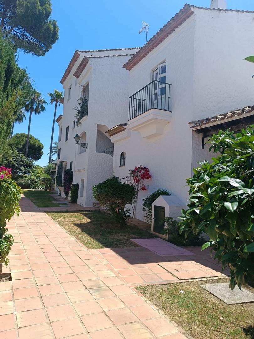 1 Bed Ground Floor Apartment in Estepona