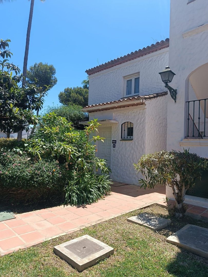 1 Bed Ground Floor Apartment in Estepona