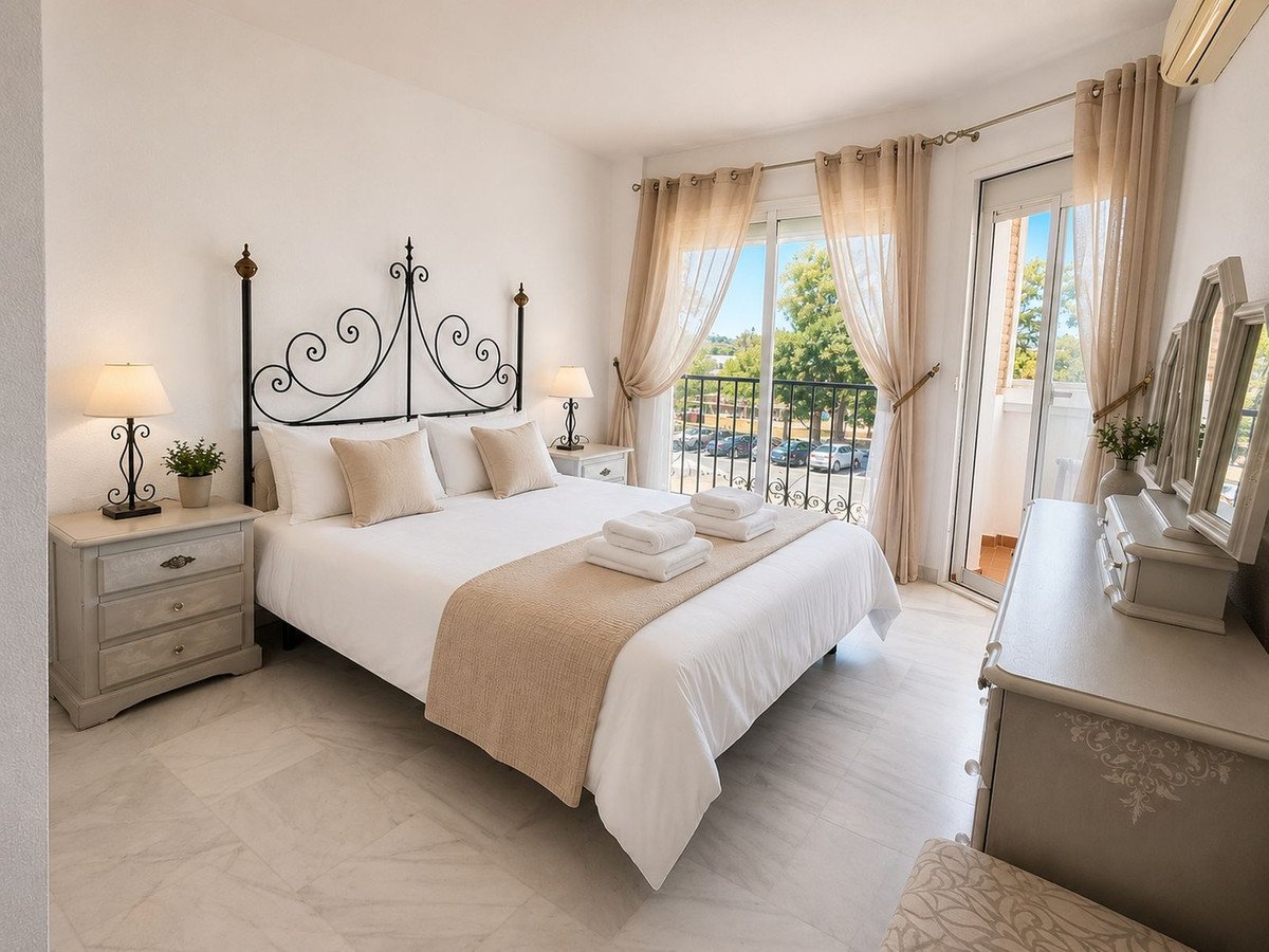 2 Bed Middle Floor Apartment in Mijas Golf