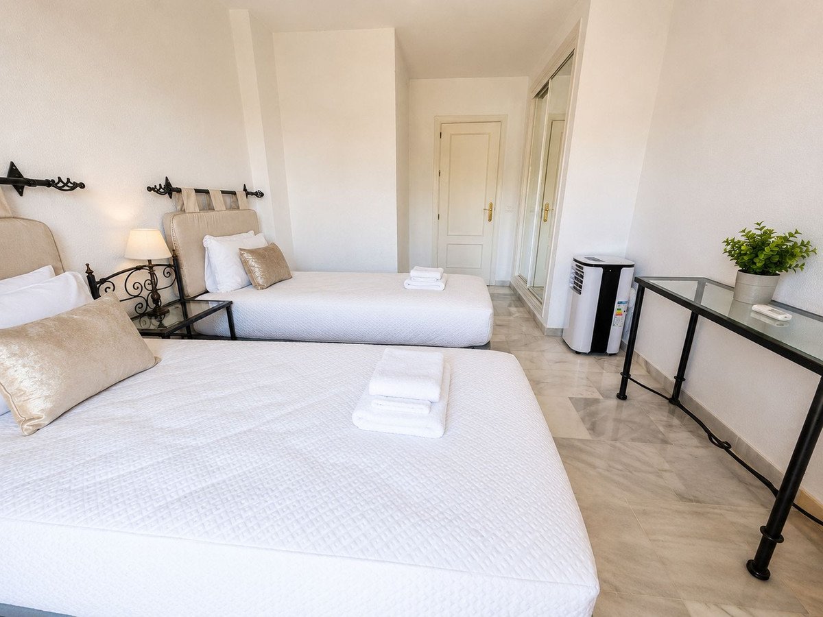 2 Bed Middle Floor Apartment in Mijas Golf