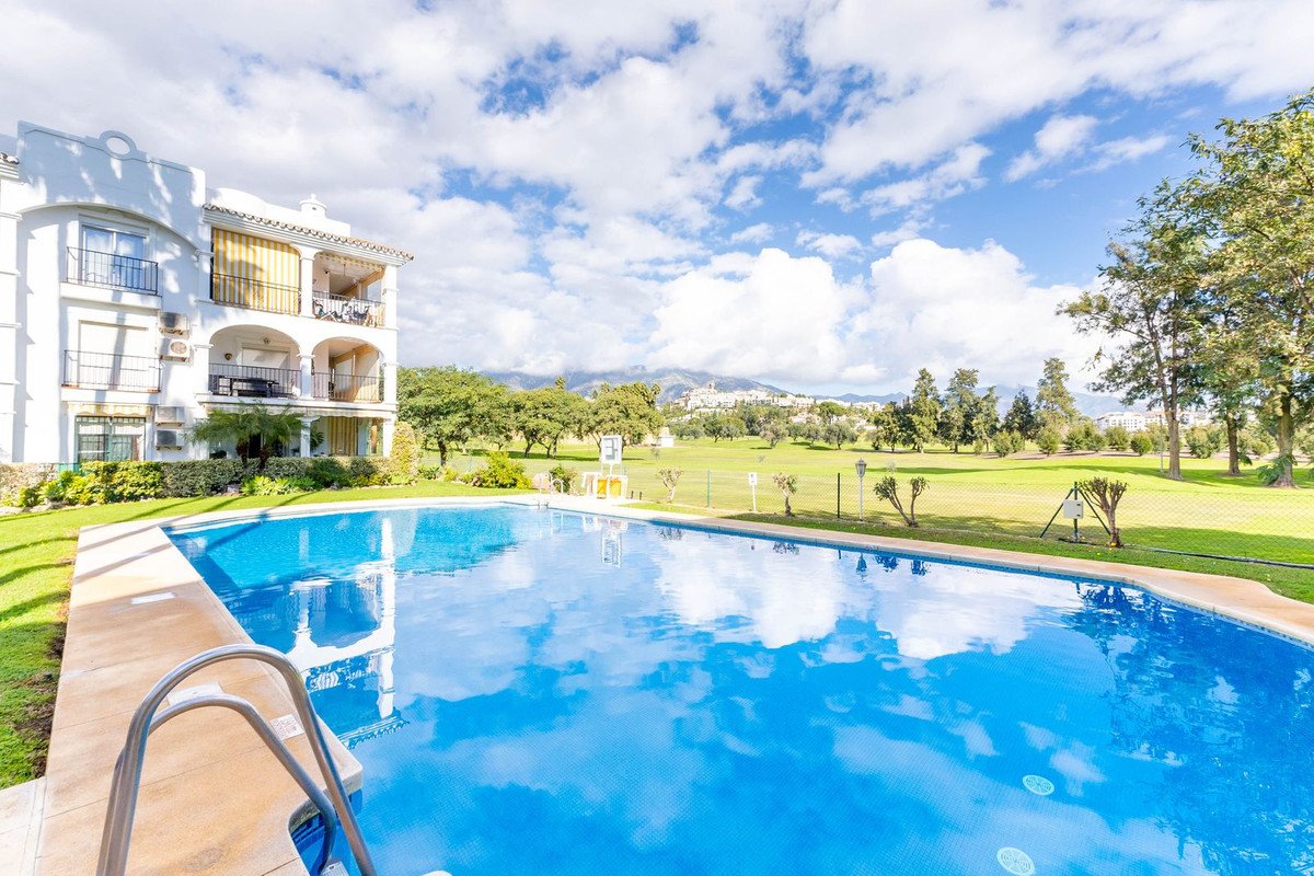 2 Bed Middle Floor Apartment in Mijas Golf