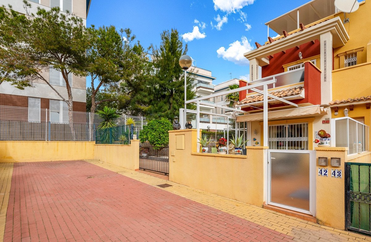 3 Bed Townhouse in Villamartin