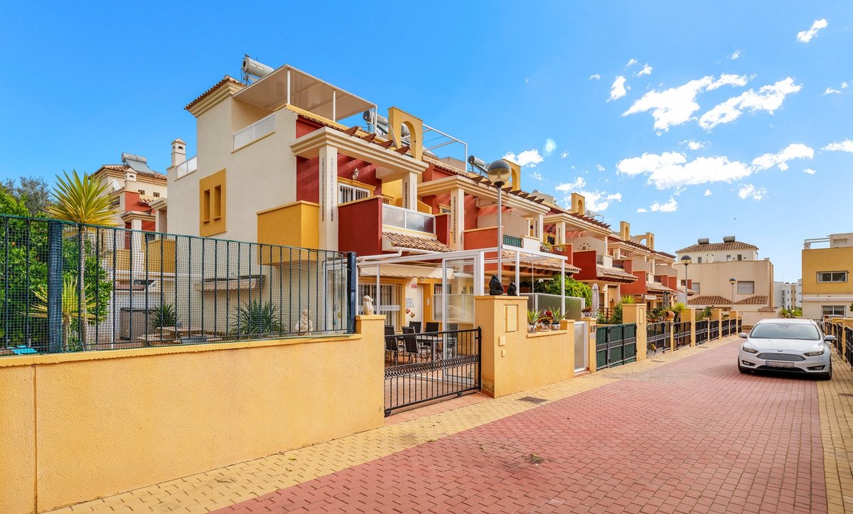 3 Bed Townhouse in Villamartin