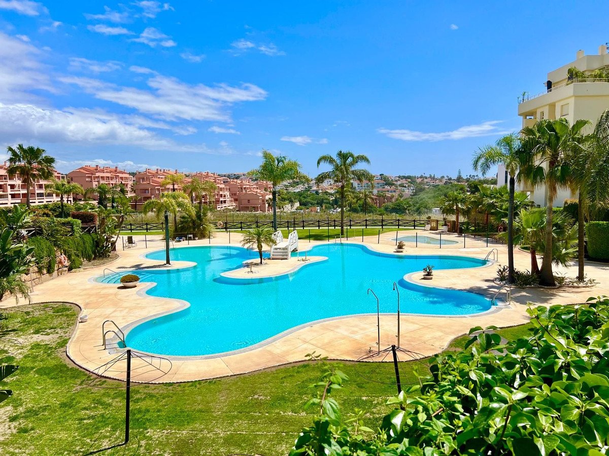 2 Bed Middle Floor Apartment in El Faro