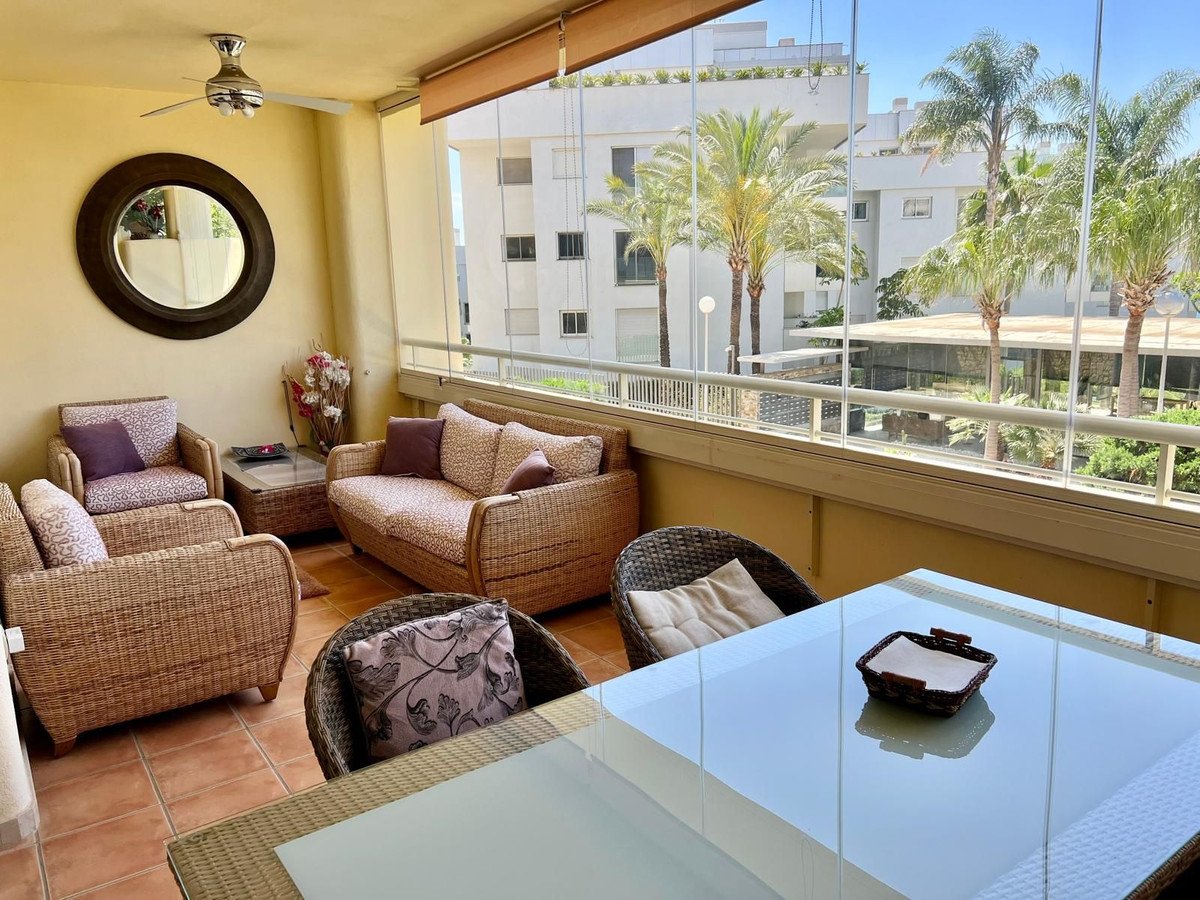 2 Bed Middle Floor Apartment in El Faro