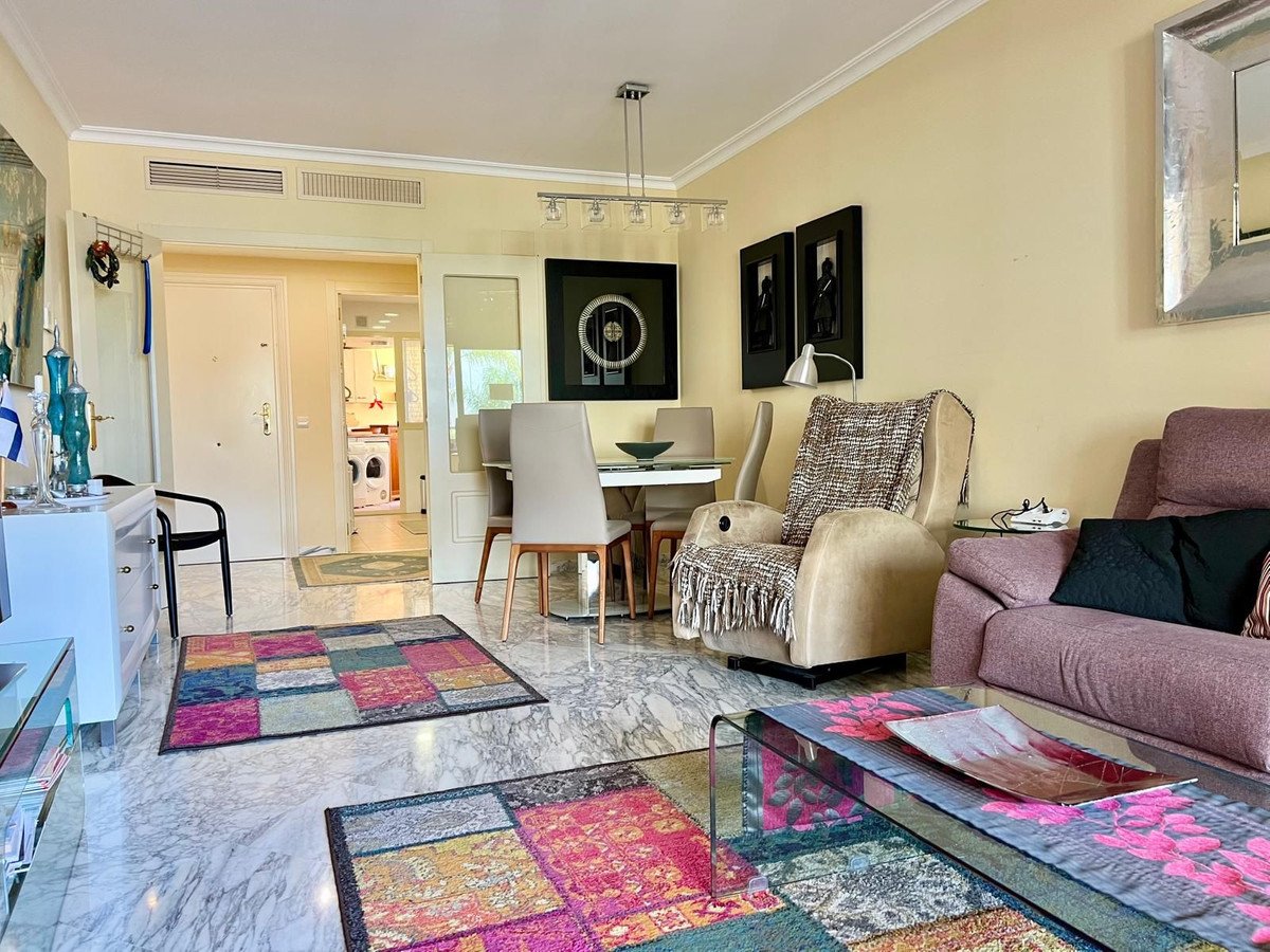 2 Bed Middle Floor Apartment in El Faro